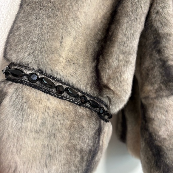 Terry Lewis Classic Luxuries Faux Fur 3/4 Sleeve Swing Coat - Medium - Picture 4 of 11